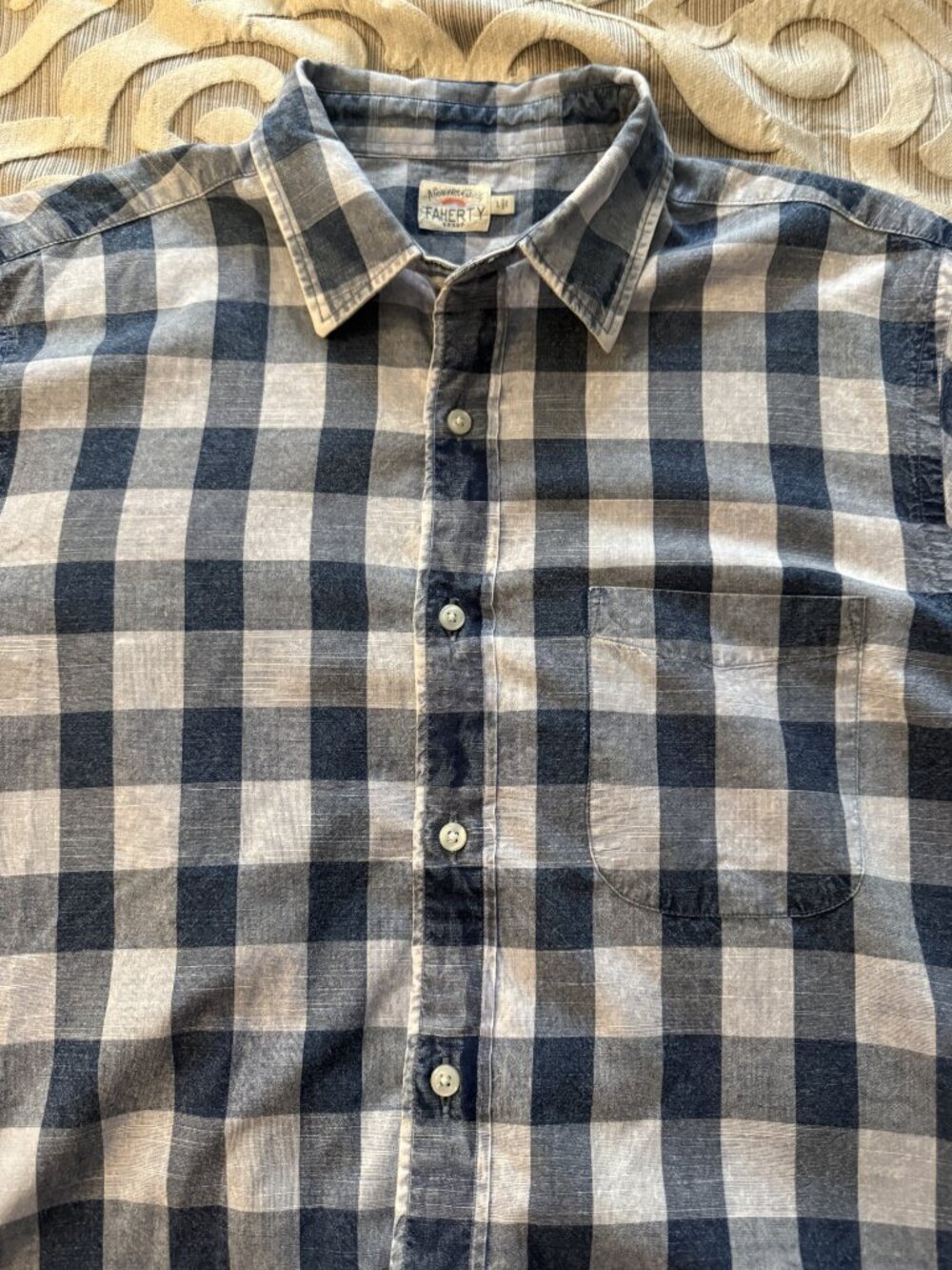 Faherty Short Sleeve Button Up Collared Blue White Check Plaid Shirt Men's Large